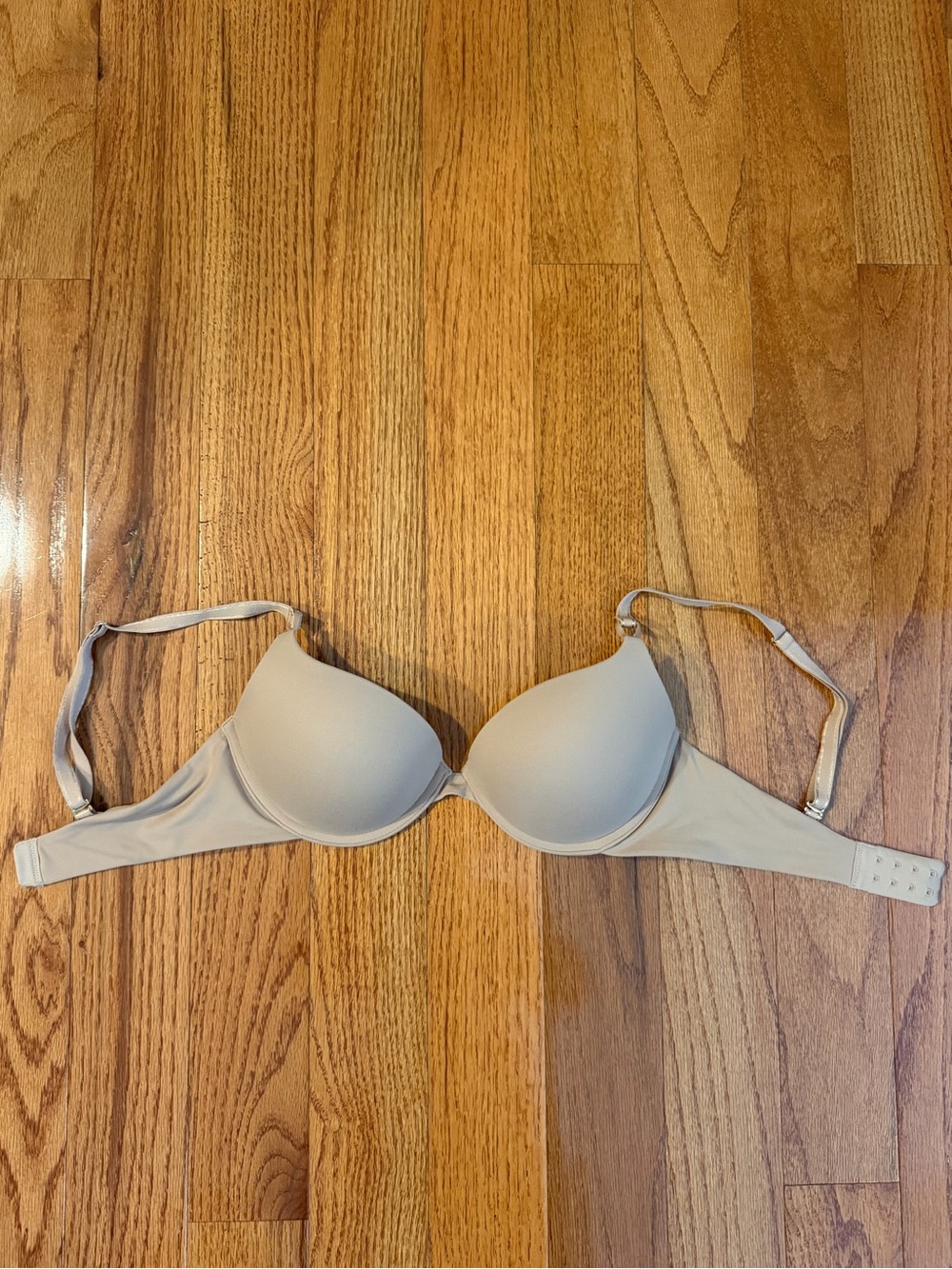 Nude color Soma bra with Underwire support with adjustable straps. Size 32D